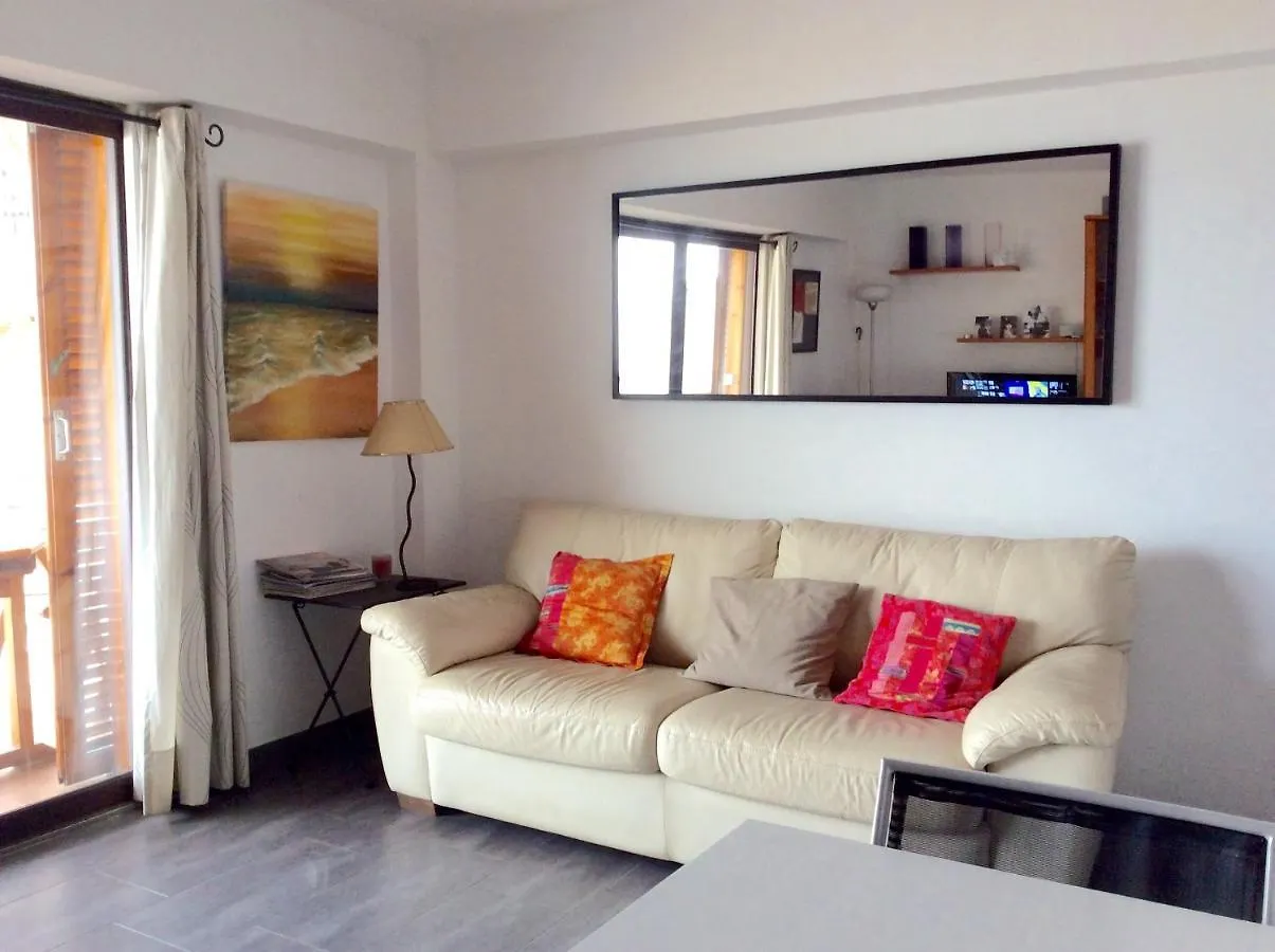 Cozy Apartment In Palamos 65M² + Sea View